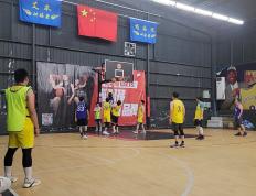 包含篮球传统赛事盛大举行，球队备战冲刺争夺金牌的词条